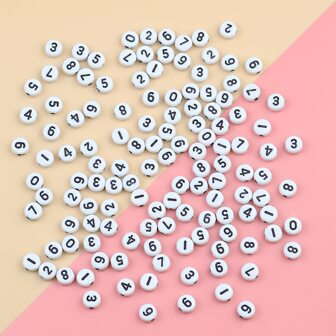 100 顆 7*4 毫米壓克力散裝壓克力珠帶白色底座和黑色數字，用於 DIY 手鍊製作配件
