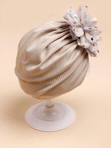 1 件纯色扭纹头巾帽，配金箔印花花朵装饰，适合婴儿爱情人节