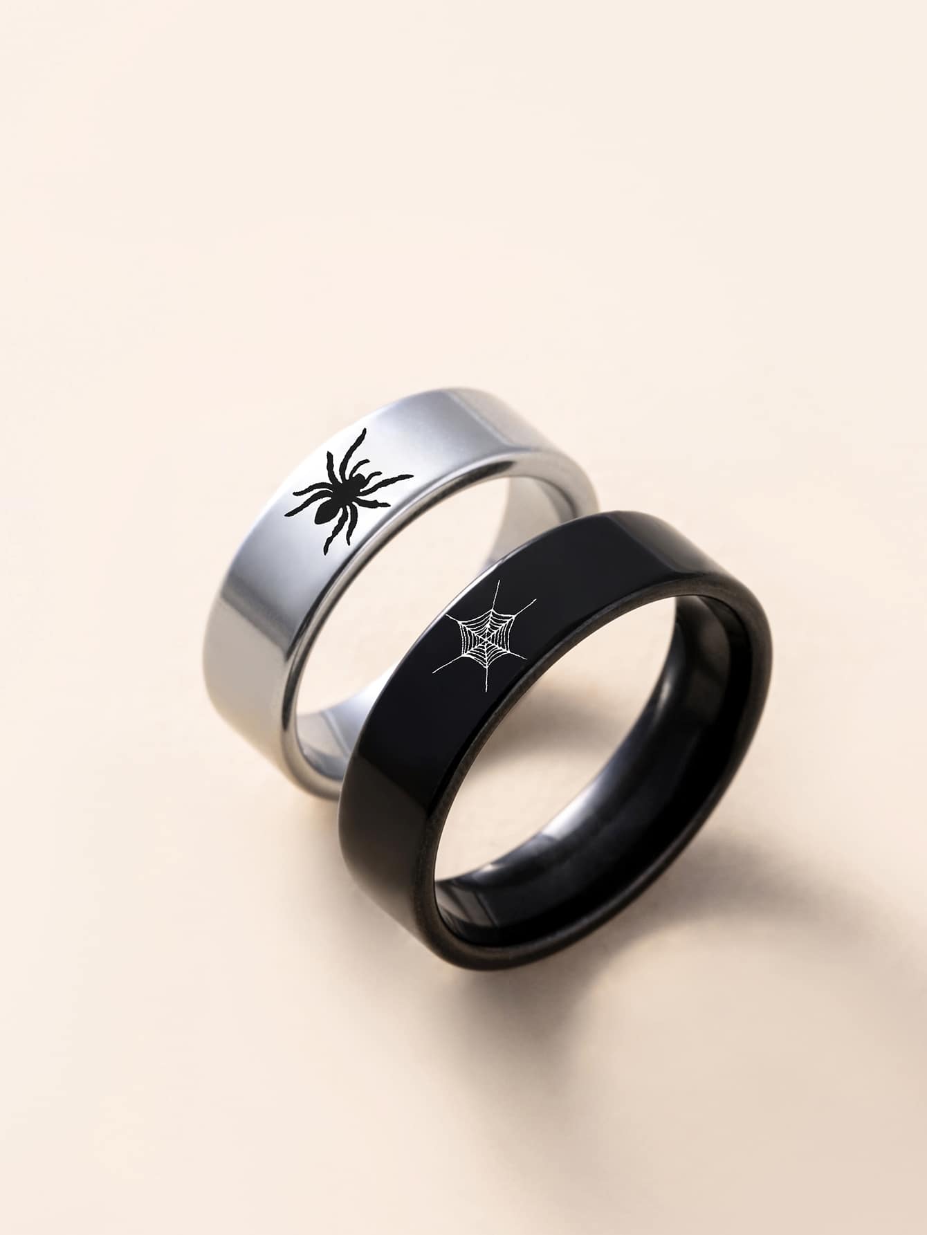 suteyi 2 件不锈钢蜘蛛印花情侣戒指，万圣节蜘蛛黑戒指 - 黑與白 - 查看 1
