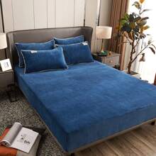 1件柔软舒适细腻防滑纯色床裙。毛绒绒涤纶现代纯苔绿色床罩，亲肤透气暖奶绒360度包裹，不含荧光增白剂，适合裸睡，简约合身床垫罩、床垫保护套、防尘罩，适合在节日和聚会时赠送给父母、家人和朋友，或作为家纺礼物（不含枕套），非常适合万圣节、圣诞节礼物 - 藍色 - 查看 3