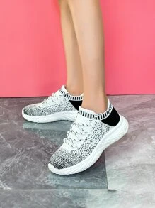 Women's Front Tie Breathable Lightweight Running Shoes With Comfortable Soft Sole