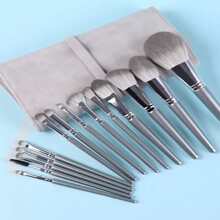 灰色14支化妆刷套装，包含柔软刷毛、皮革便携化妆收纳包、眼影刷、散粉粉底刷、眉刷、唇刷、遮瑕刷、葡萄紫超柔软刷毛，是一套完整的化妆工具。套装包含化妆刷、化妆刷套装、化妆刷套装、化妆套装、化妆刷套装、化妆套装、化妆刷礼盒套装等。