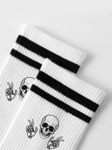 1 Pair Of Women's Mid-Tube Socks Pattern Skull Funny Street Deodorant Sweat-Absorbing Casual Basketball Sports Socks Round Neck Socks Suitable For Daily Life, Fall - Black and White - View 3