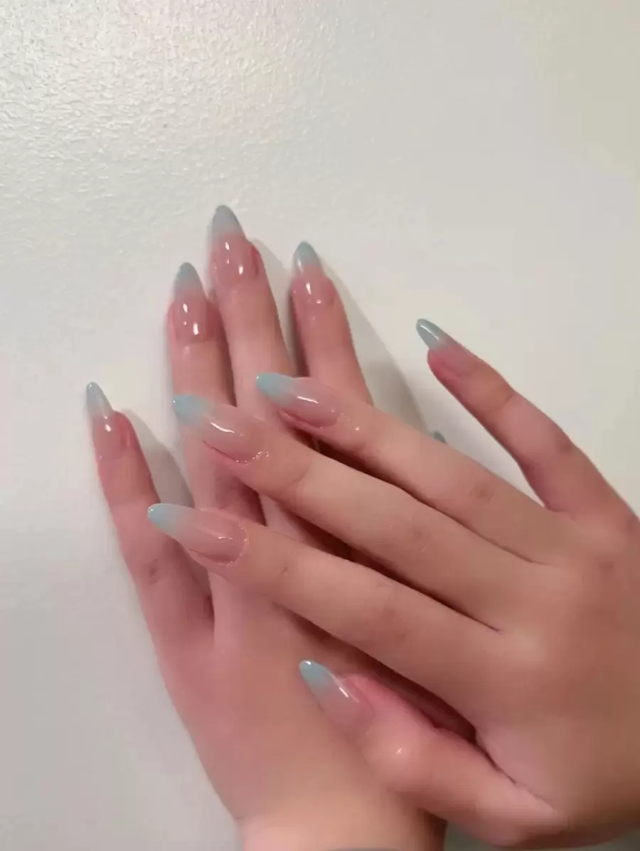 Set de 24 pegatinas de uñas cortas degradadas azul cielo, incluye lima de uñas, pegamento de gel y pegatinas adhesivas, suministros de arte de uñas
