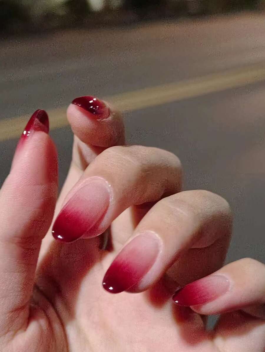 24 uñas postizas ovaladas cortas en degradado de rojo vino, con 1 lima de uñas y 1 frasco de gel de gelatina, suministros para manicura de aplicación a presión