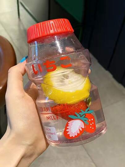1 pieza 480ml con patrón de fresa PC Botella de agua , dulce portátil Botella para bebiendo