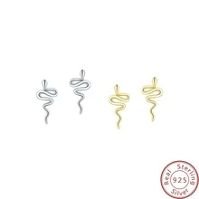 S925純銀女性蛇形耳釘,時尚和精美首飾類合適的適用於日常穿著作為A禮品為妻子,女朋友和女兒