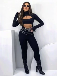 Macacão longo feminino decote vazado gola alta manga longa com dedal canelado atoalhado - Preto - Visão 1
