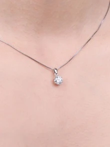 JewelryPalace 1入組1CT莫桑石豪華和優雅925純銀經典設計精美多面圓形切莫桑石銀吊墜項鍊適合女士適合女孩完美適用於約會禮物適合婚禮訂婚首飾類 - 1克拉 - 查看 4