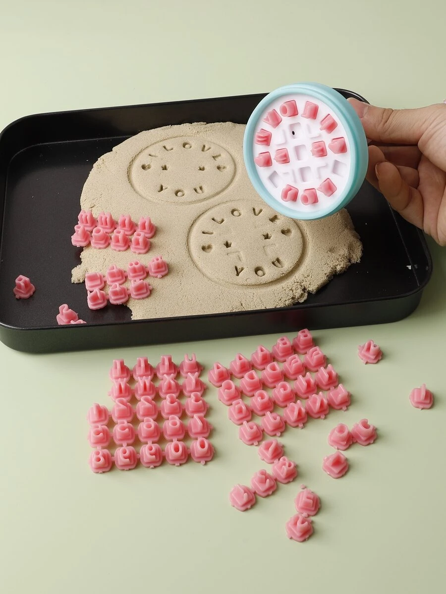 一套包含26个字母和数字的饼干/蛋糕印章工具套装，塑料材质字母印章模具 - 彩色 - 查看 1