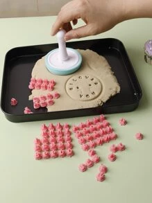 一套包含26个字母和数字的饼干/蛋糕印章工具套装，塑料材质字母印章模具 - 彩色 - 查看 8