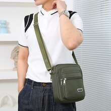 1個綠色防水尼龍斜跨包男款,戶外休閒多功能肩背袋、側揹包、正方形包,適用於度假旅行必備、大學生校園背包和男友夏季禮物 - 綠色 - 查看 3