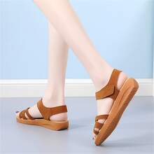 女性夏天2023新款韓語風格學生休閒涼鞋女性百搭坡跟跟厚鞋底涼鞋 - 棕色 - 查看 10