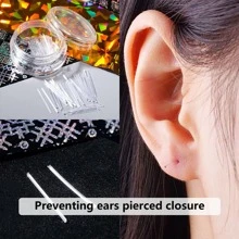 1 boîte de belles boucles d'oreilles hypoallergéniques transparentes sur des tiges en plastique d'environ 14 mm. Barre d'oreille invisible claire, convient pour le port quotidien des femmes