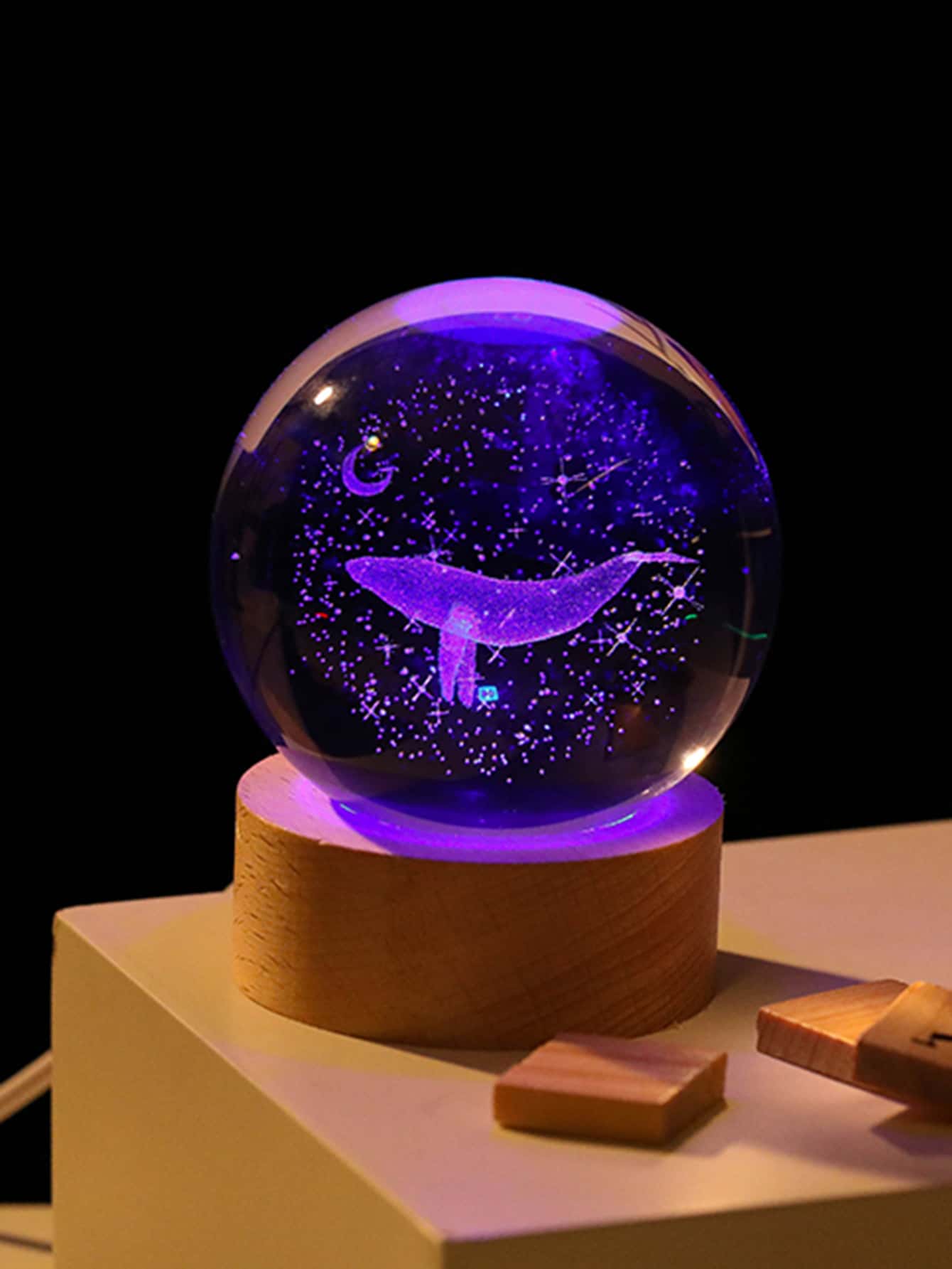 3D激光雕刻鯨魚水晶球裝飾物帶彩色LED燈 - 無色 - 查看 1