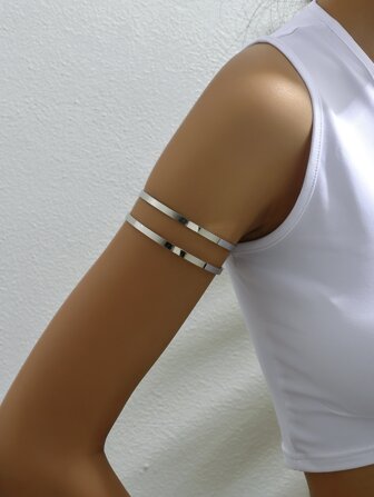 1款銀色庞克風格極簡金屬臂鐲,適合女孩的派對或舞蹈飾品