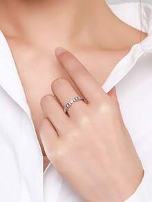 1 件 925 純銀戒指,簡約風格單顆水鑽方晶鋯石鏤空戒指適合女士、日常佩戴和珠寶禮品婚禮訂婚新娘首飾