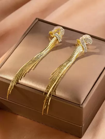 1 par de pendientes de clip con diseño de gota de agua dorada con flecos largos y decoración de rhinestones, nuevo accesorio de moda 2023 como regalo de cumpleaños para mujeres