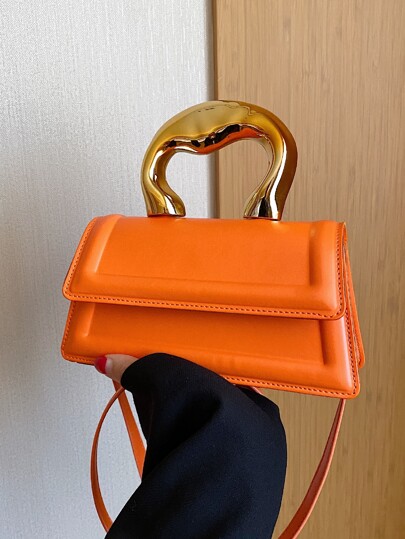 CONTAINEVERY جزء مربع من البولي يوريثان الأنيق مع غطاء انقلاب يوحي بالأسلوب Y2k وستيمبانك وفانكي والغوثي واسلوب غامض. مثالى للمناسبات الخارجية مثل الحفلات والتسوق والاجازات والشاطئ.