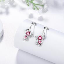 1雙精美優雅紅色的心形方晶鋯石&七月誕生石單翅膀蝴蝶懸垂耳環適用於穿著