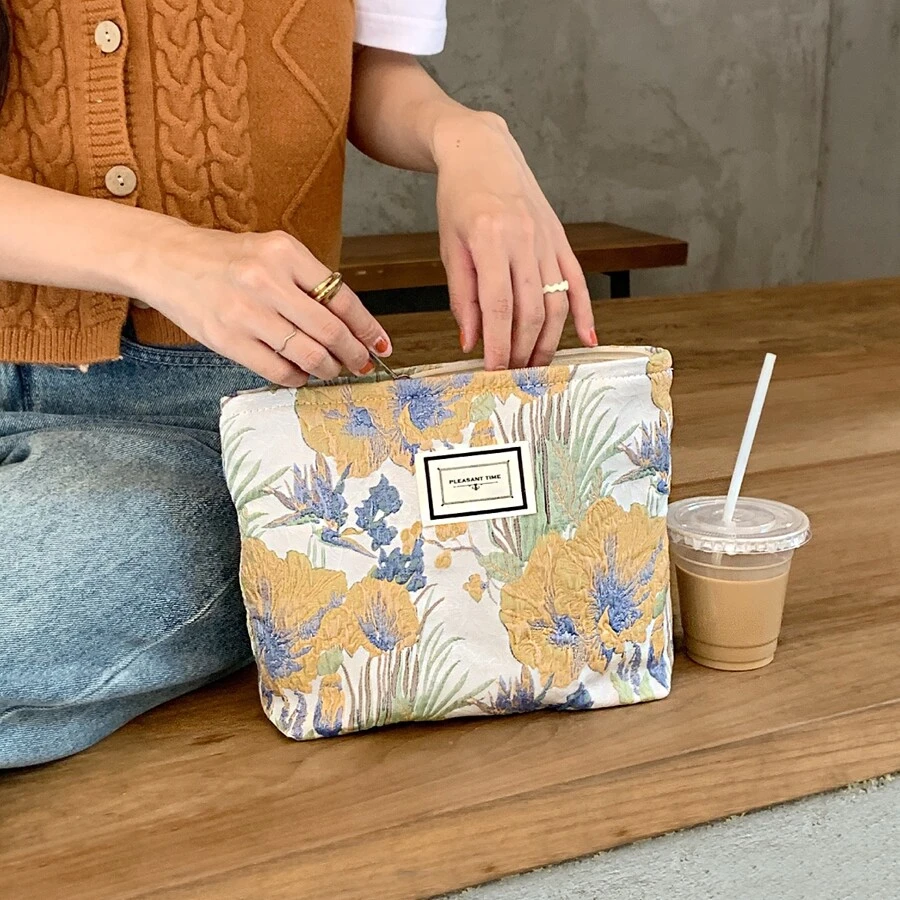 1入時尚簡約刺繡圖案便攜式女士化妝包,學生旅行返校口紅袋,春季流行優雅的化妝儲物袋