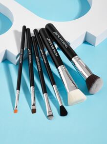 Princess Rose 6支装化妆刷套装，包含扁平粉底刷、斜角轮廓刷、眉刷、高光晕染刷、尖角眉刷和眼影刷。刷毛采用优质合成纤维制成，柔软顺滑，亲肤舒适。蓬松的刷头更容易抓取粉状产品，打造更佳妆效。这套化妆刷满足您各种面部彩妆需求，助您轻松打造精致妆容。化妆刷套装齐全，是您打造完美妆容的理想之选。 - 黑色 - 查看 2