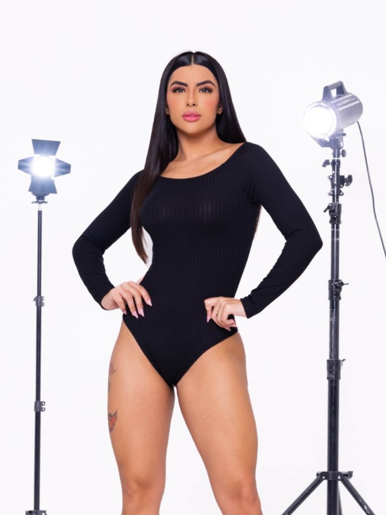 Women Tank Tops & Camis - 黑色 - 查看 1