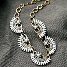 1入組復古時尚樹脂吊墜扇形項鍊,女士的派對配件禮品