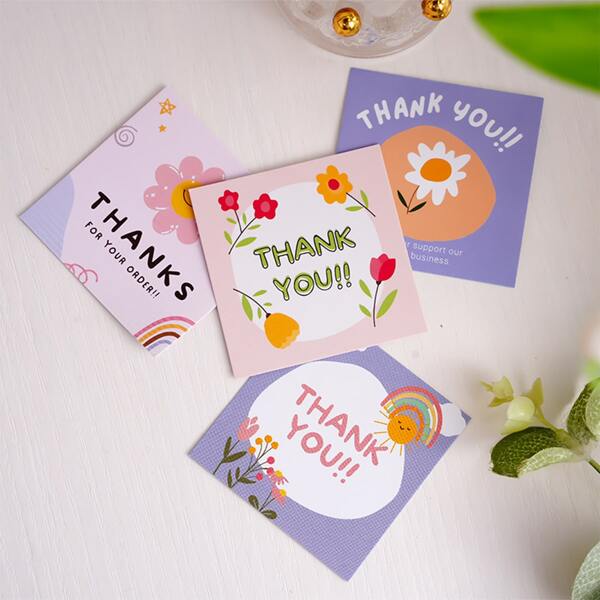 50 قطع/عبوة بطاقات تهنئة صغيرة بشكل زهرة وردية، قابلة للكتابة، رائعة للزينة بالأزهار وتغليف الهدايا وما إلى ذلك، مناسبة للعودة إلى المدرسة، وعيد الحب