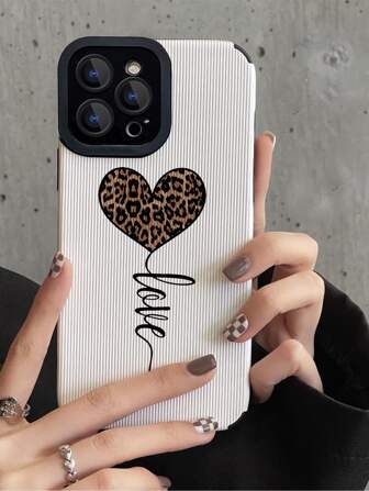 1个豹纹心形仿皮软手机壳，兼容苹果手机型号