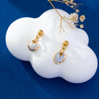 1 对迷你淡水人造珍珠耳环，带礼盒，情人节生日礼物