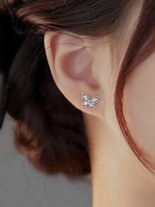 1雙時尚蝴蝶設計方晶鋯石裝飾999純銀耳釘,合適的適用於女性日常穿著