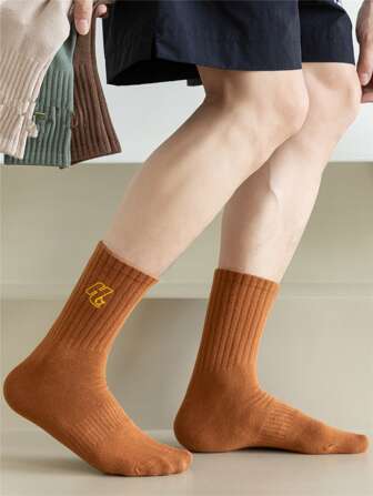 1雙男士秋冬字母刺繡小腿中部流行襪子