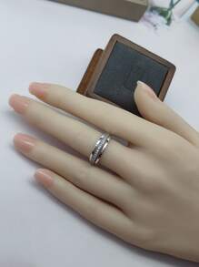 925銀三重環戒指,女性理想的結婚週年紀念、情人節、聖誕節、派對和情侶禮物。閃閃發亮和奢華的戒指,非常適合顯示纖長的手指。原始設計的女性戒指,婚禮訂婚新娘珠寶 - 銀色 - 查看 5