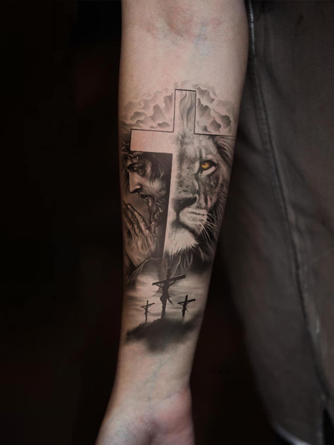 One Lion Design Tattoo Sticker For Men And Women Daily Holiday Party Use - Black - View 4