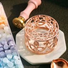 1个复古玫瑰金鸟笼式密封炉，带有镂空浮雕图案，采用合金材质，阻燃，男女皆宜的完美礼物，可用水清洗。 - 玫瑰金 - 查看 3