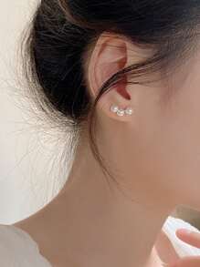1對優雅柔美的假珍珠耳針,適合女性,簡約搭配風格