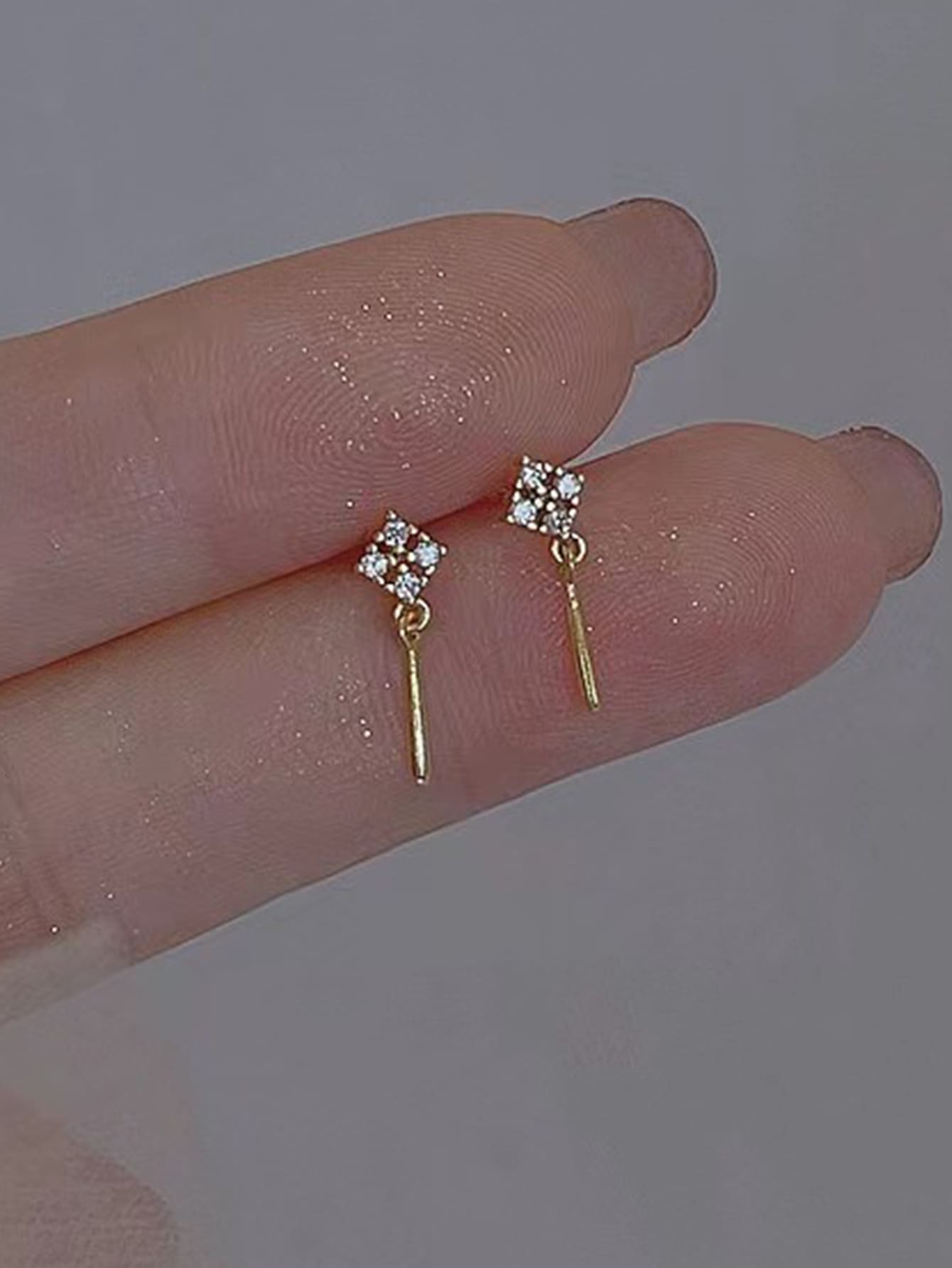 1 对极简法式几何钻石形状小耳钉，简约精致别致百搭耳环