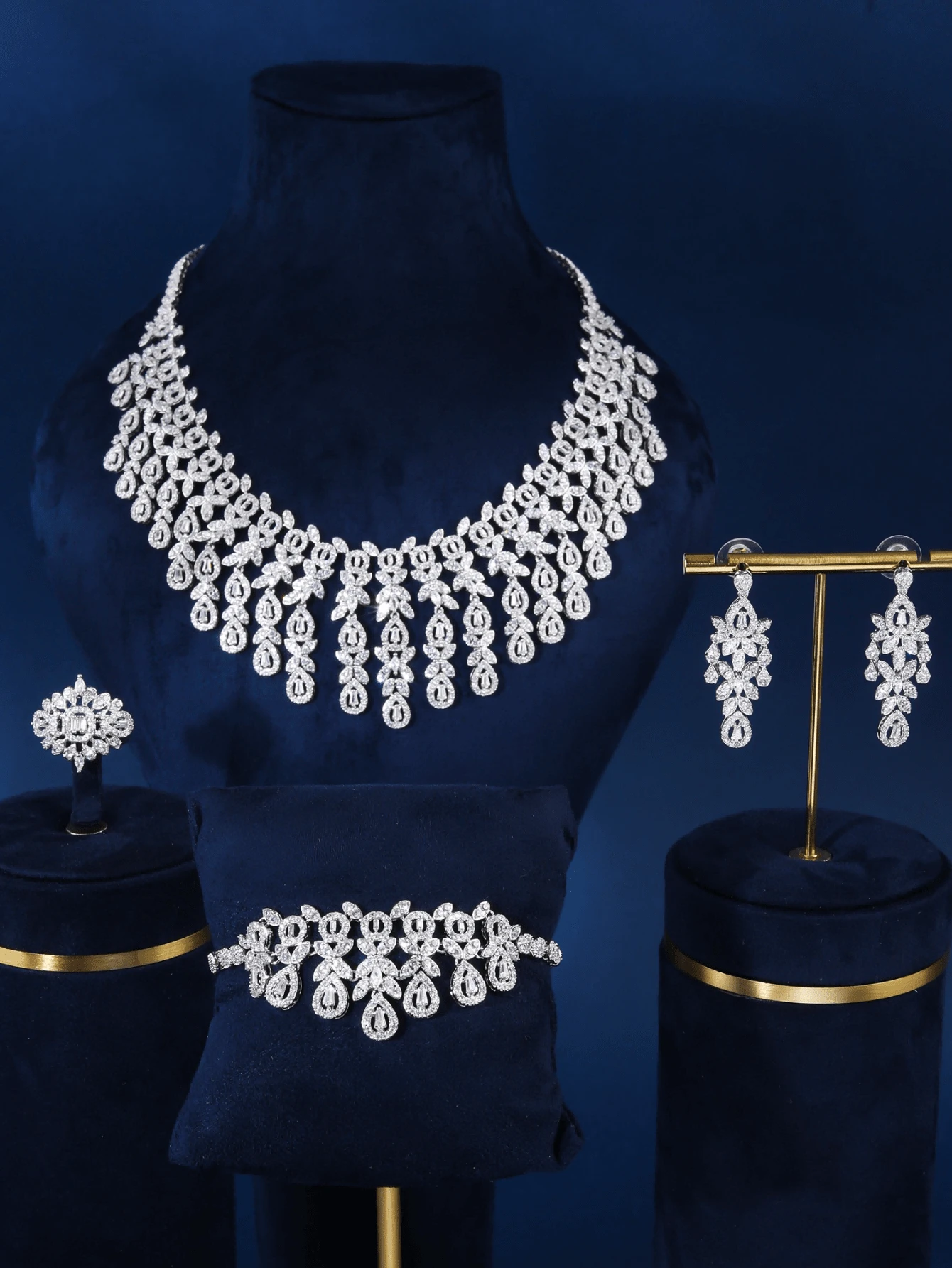 4入組時尚奢華銠鉑金電鍍首飾套裝流蘇水滴項鍊帶3A方晶鋯石設計適合婚禮婚禮週年紀念日 - 流蘇 - 查看 1