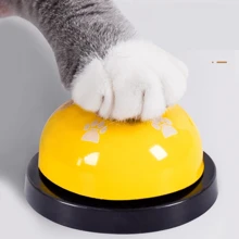 1 pièce Cadeau pour amateurs de chats/chiens et cloche en forme de trace de pattes d'animal de compagnie pour maman de chien/chat, cloche d'apprentissage pour caniche, jouet interactif à cloche dorée, livraison en couleur aléatoire