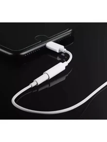 Adaptador de Fone para iPhone Cabo Lightning Para P2 Femea Áudio Auxiliar Fone - Branco - Visão 9