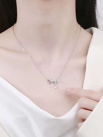 1/3/5pcs Women Butterfly Pendant Necklace, Rhinestone Decor Dainty Choker Necklace Valentine's Day Accessories