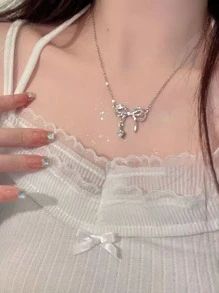 1/3/5pcs Women Butterfly Pendant Necklace, Rhinestone Decor Dainty Choker Necklace Valentine's Day Accessories - Silver - View 1