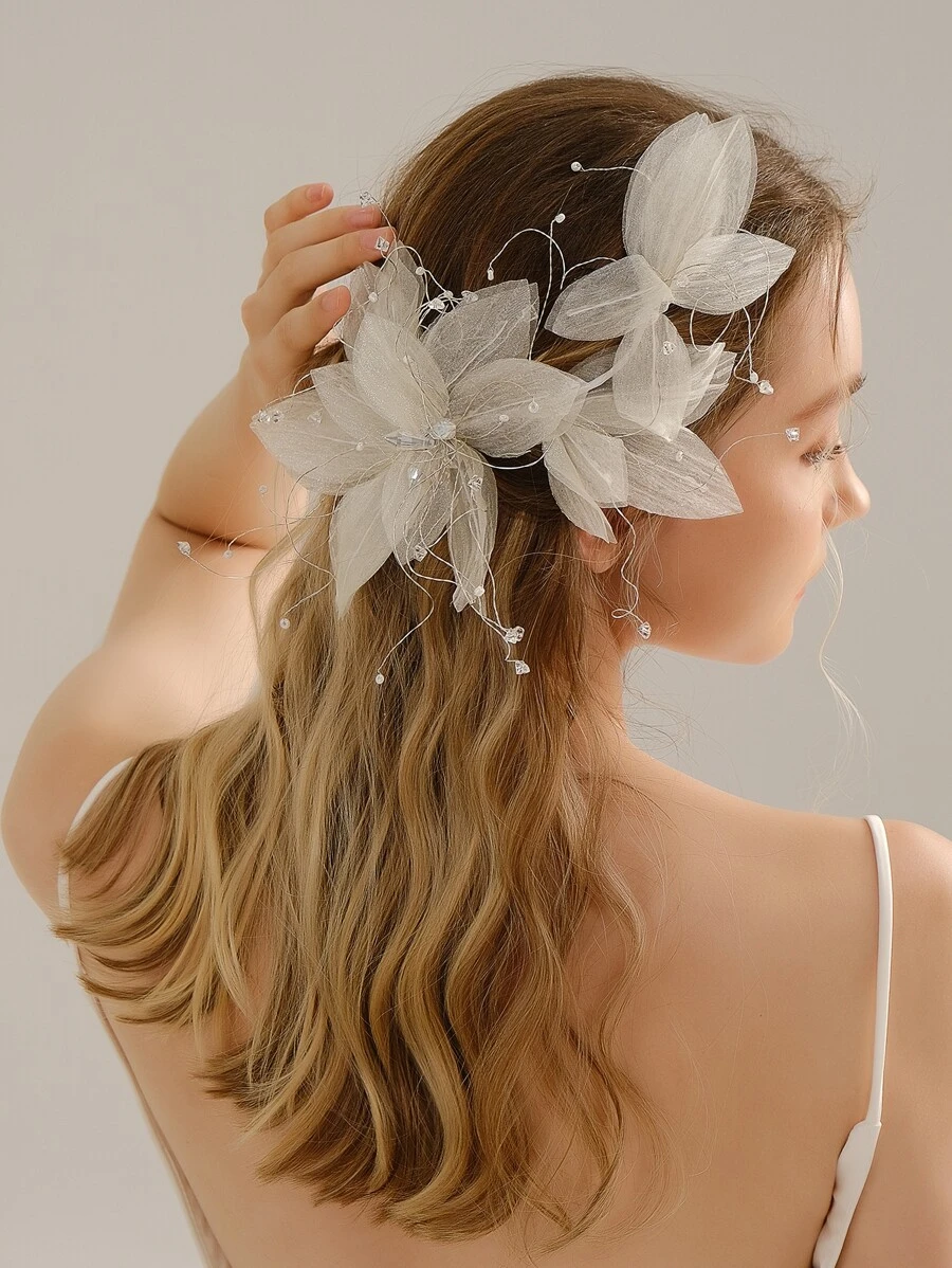 Linda tiara de noiva com detalhes decorativos. Acessórios para o Dia dos Namorados.