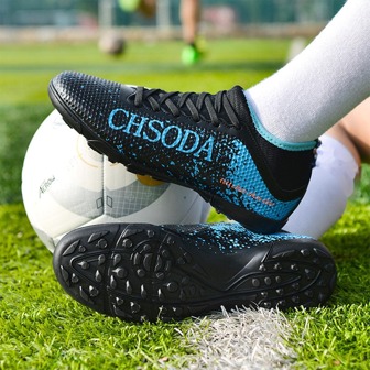 專業中性青年足球鞋適用於競賽和訓練室內平底地面,帶短耳釘和破耳釘,低胸,小尺寸,黑色