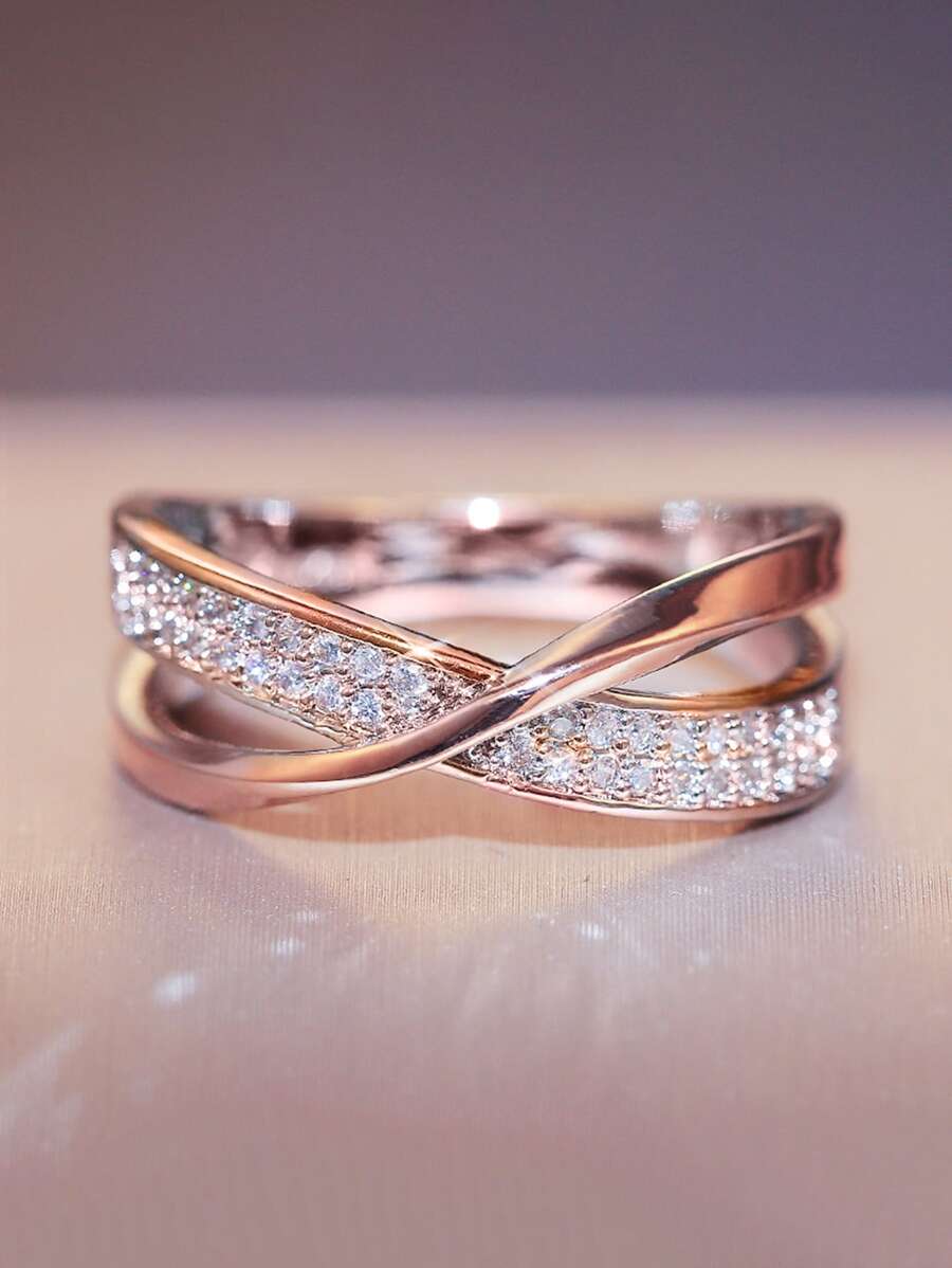 1 chiếc nhẫn Cubic Zirconia thanh lịch, phù hợp cho nữ, có thể đeo trong đám cưới, lễ đính hôn, ngày Valentine và các dịp khác, cũng là một món quà tuyệt vời cho ngày Valentine hoặc quà tặng cho mẹ.