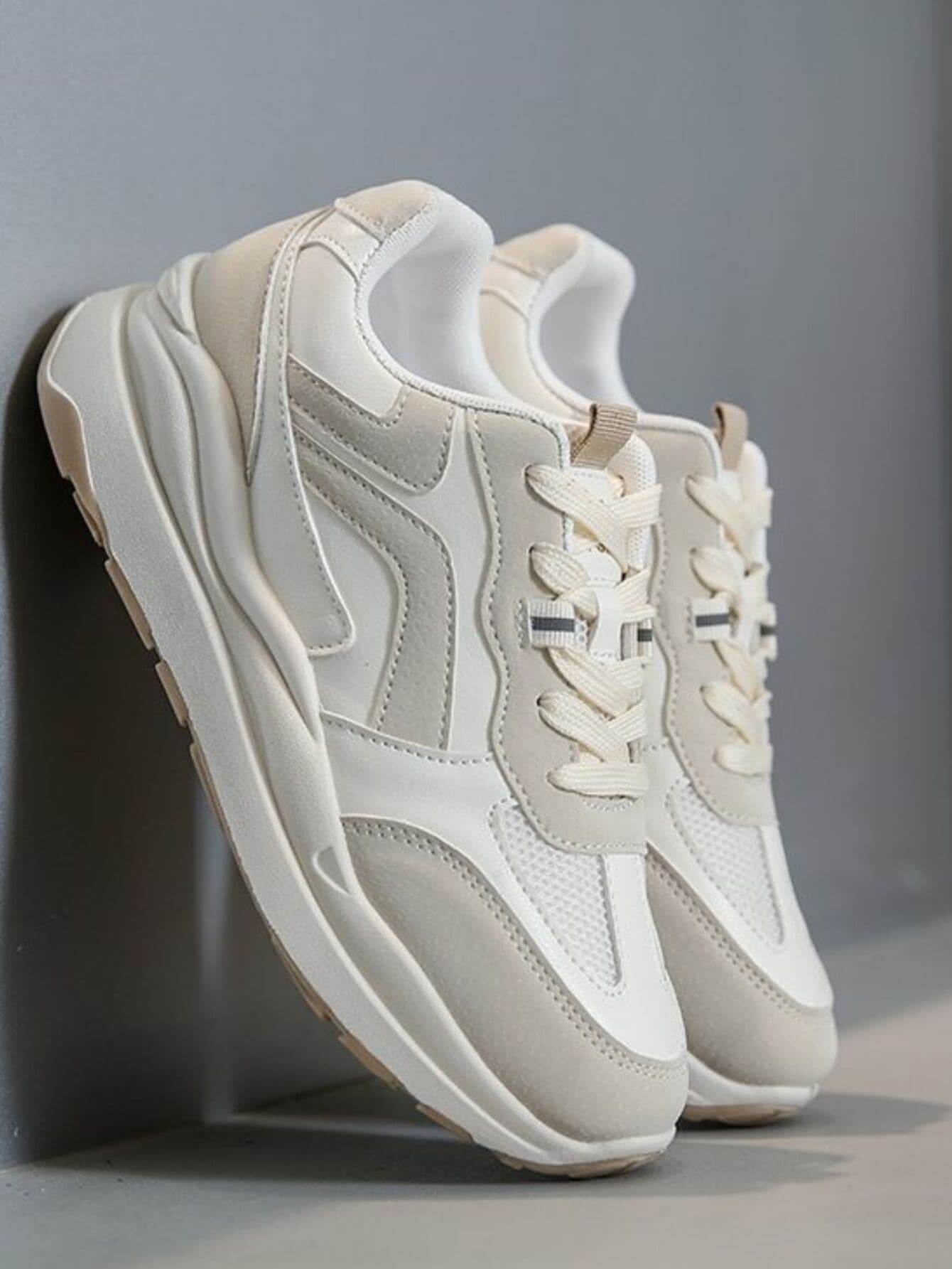 1 đôi Của phụ nữ Thể thao Phong cách Thoải mái Giải trí Giày dép , Mặt trước Buộc , Hai tông màu Màu be & Màu xám , Thoáng khí , Da giả Chất liệu , Cắt thấp , Ngoài trời Ván trượt Giày dép , Thích hợp Đối với Sinh viên Và Trung học phổ thông Sinh viên