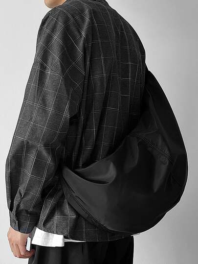 1 st Svart enfärgad nylontyg Vattentät halvmåneformad axelväska med stor kapacitet och dragkedja, lämplig för mäns vardag, pendling, resor och skola Collegeväska Semesterförvaringsväska Semester Jul Thanksgiving Presenter Bröstväska Läderväska Hoboväska Höftväska Presentväska Väska Camping Slingväska Sommar Back To Cross Body Väska