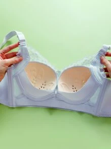 超透气蕾丝聚拢文胸，空心罩杯，性感内衣，无钢圈，清凉浅蓝色