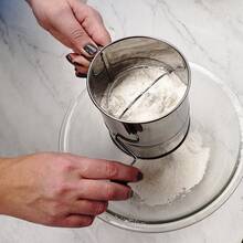 1pc,Flour Sifter For Baking,5 Cup Flour Sifter Stainless Steel,Hand Crank Flour Sifter With 4 Wire Agitator,Double-Layer Baking Sifter, Powdered Sugar Sifter,Baking Sifters For Baking Flour - Stainless Steel Color - View 5